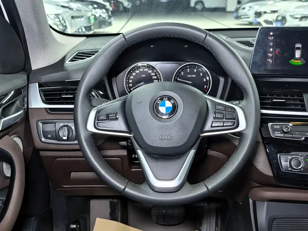 BMW X1 — фото 11