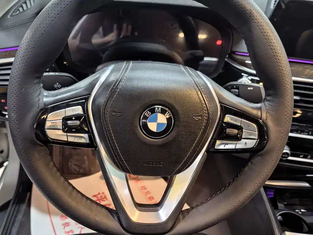 BMW 5 Series — фото 11