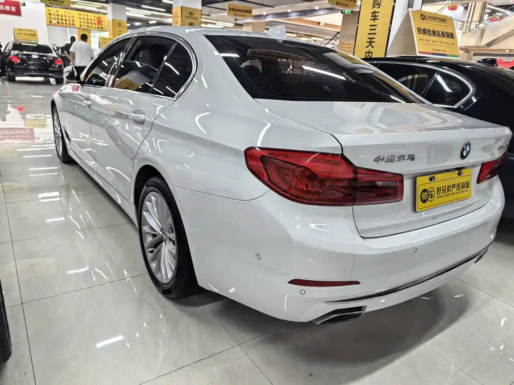 BMW 5 Series — фото 13