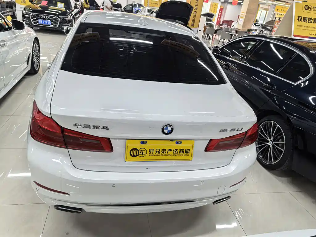 BMW 5 Series — фото 14
