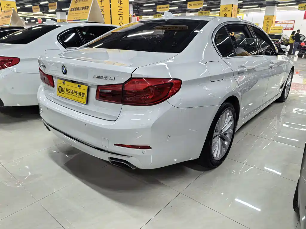 BMW 5 Series — фото 15