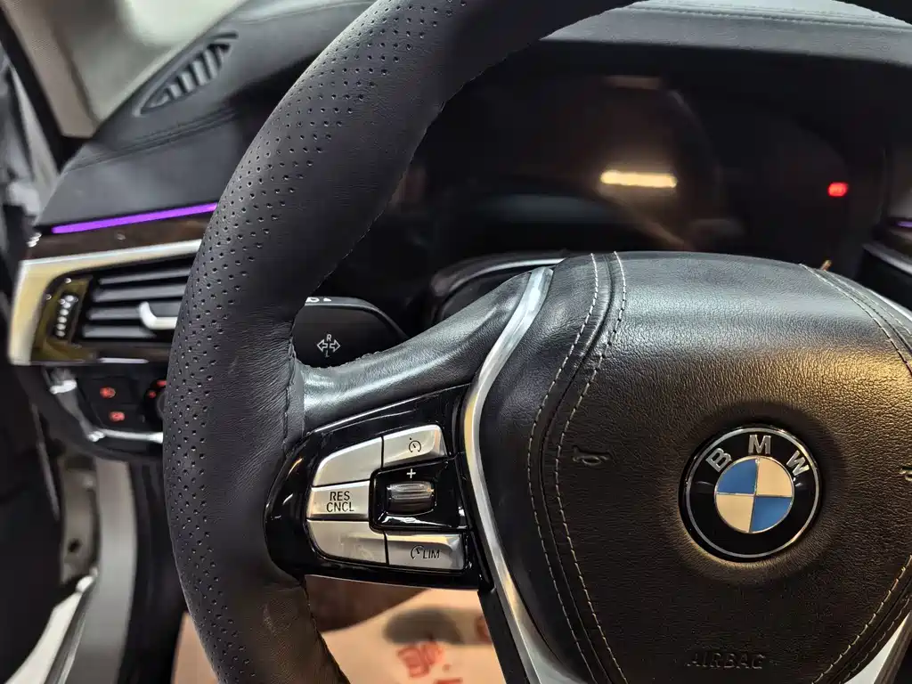 BMW 5 Series — фото 10