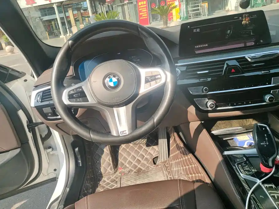 BMW 5 Series — фото 15