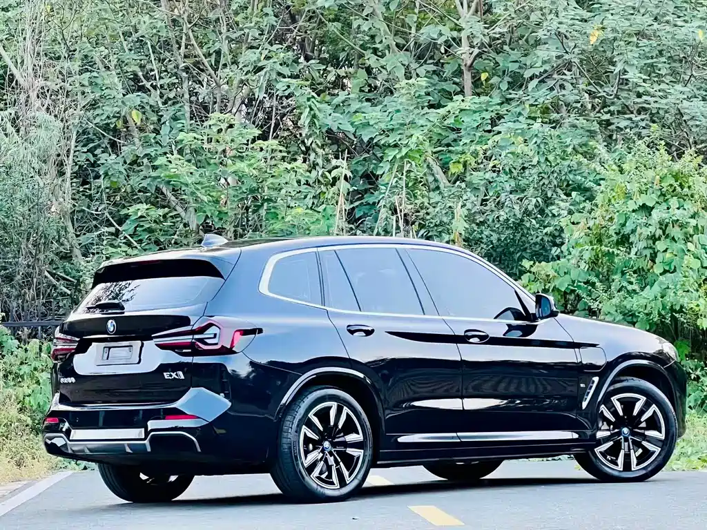 BMW iX3 — фото 3