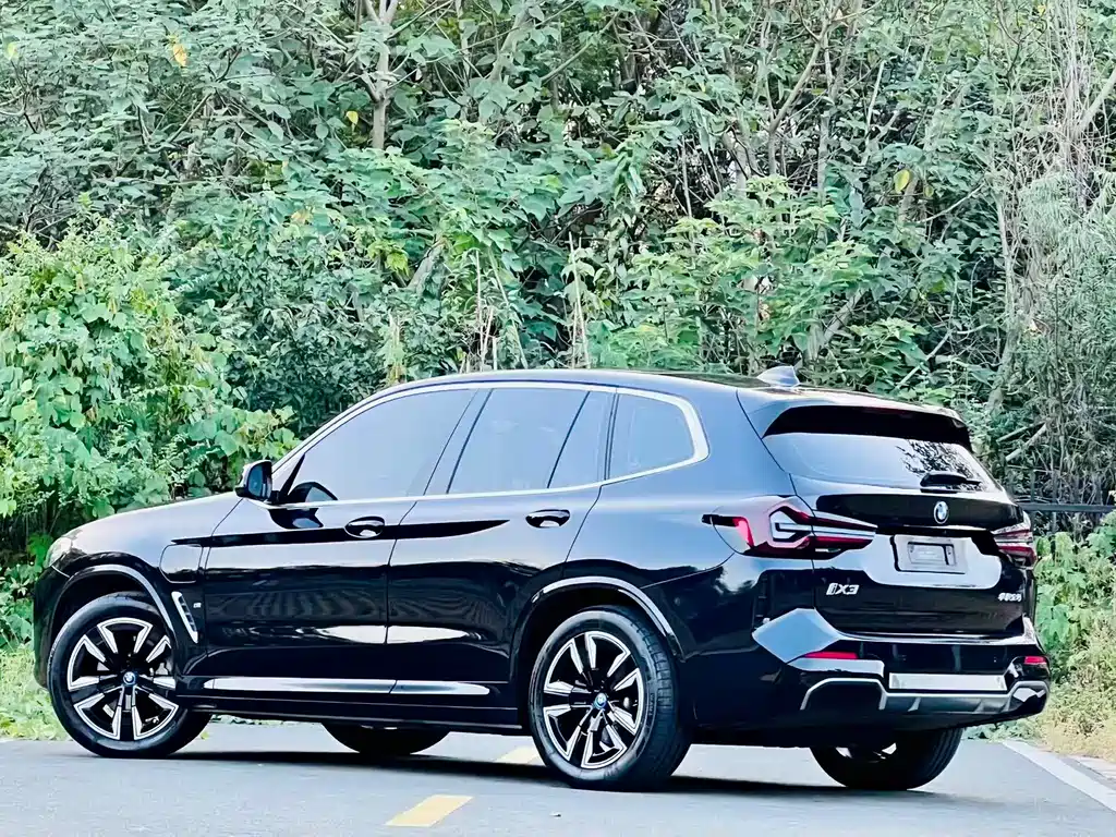 BMW iX3 — фото 5