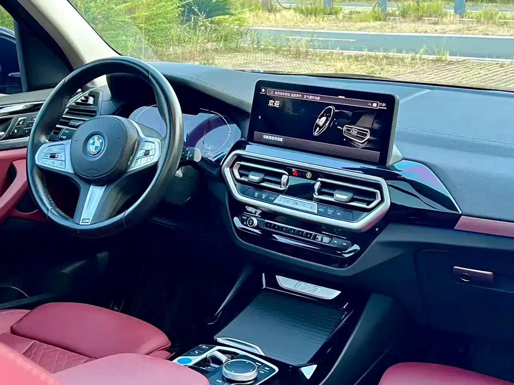 BMW iX3 — фото 9