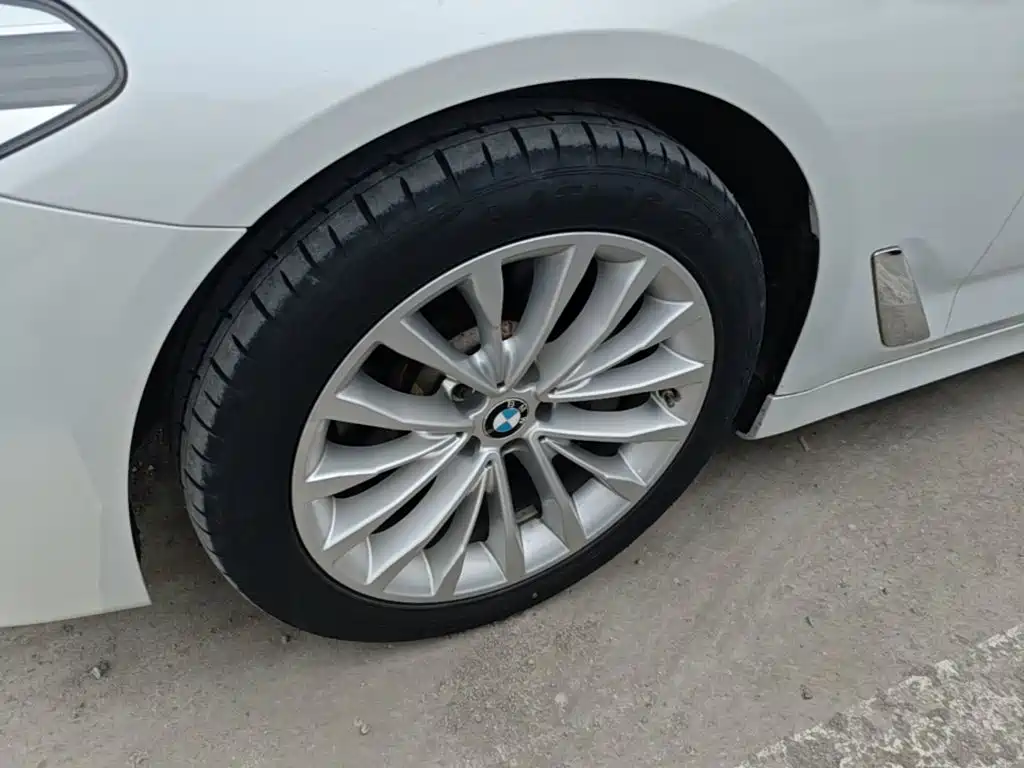 BMW 5 Series — фото 23