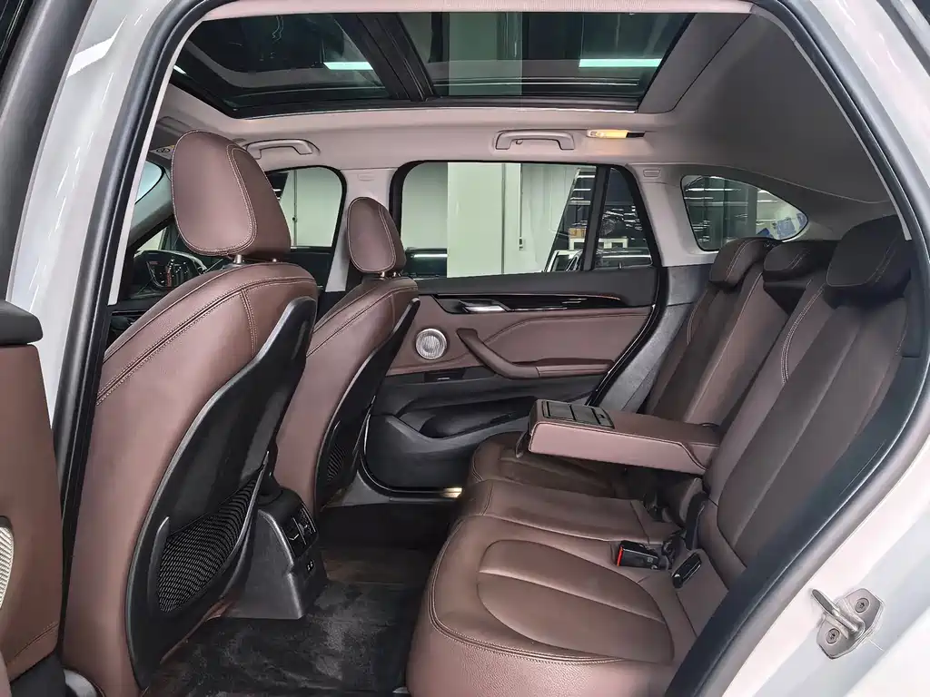 BMW X1 — фото 8