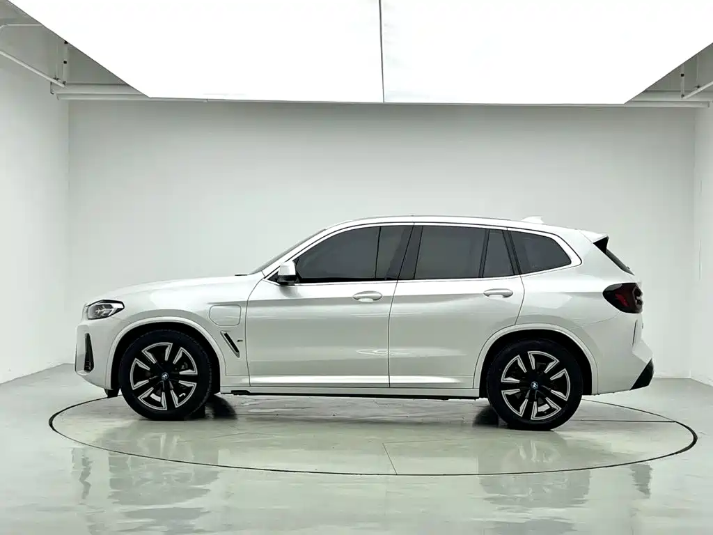 BMW iX3 — фото 2