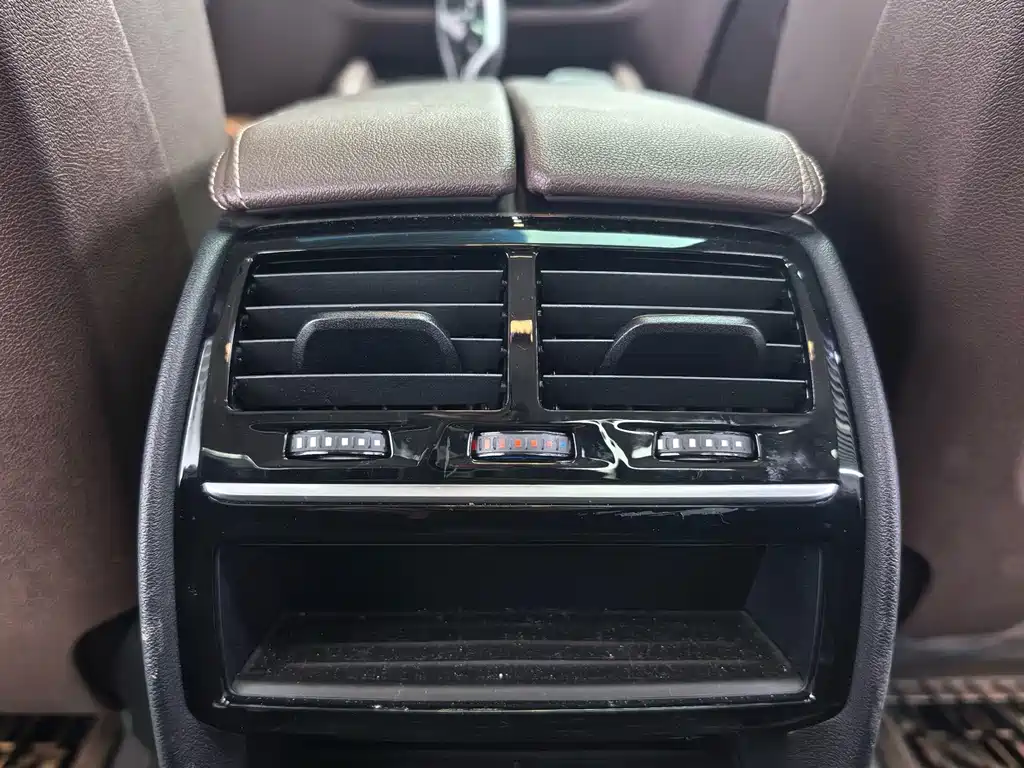 BMW 5 Series — фото 11