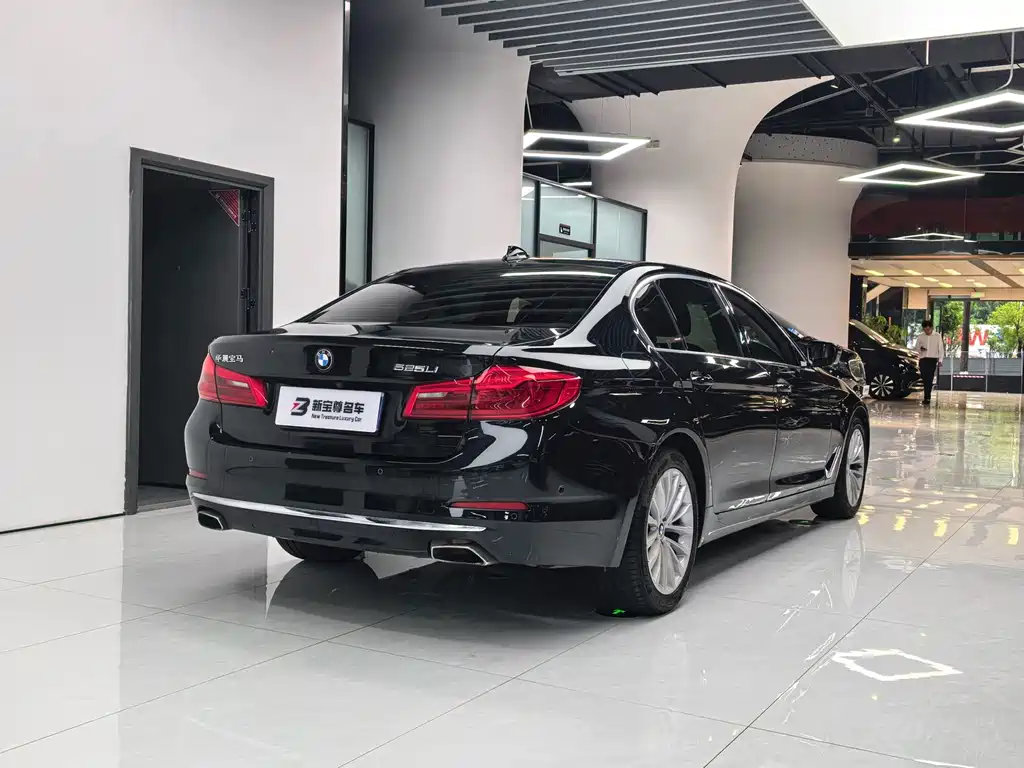 BMW 5 Series — фото 13