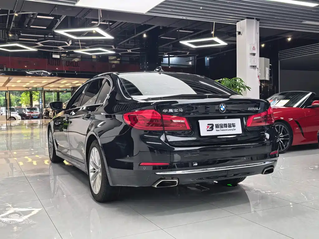 BMW 5 Series — фото 15