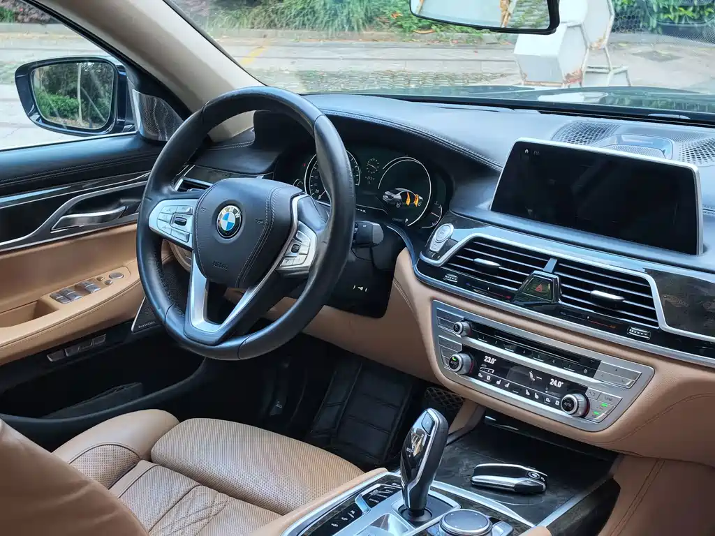 BMW 7 Series — фото 4