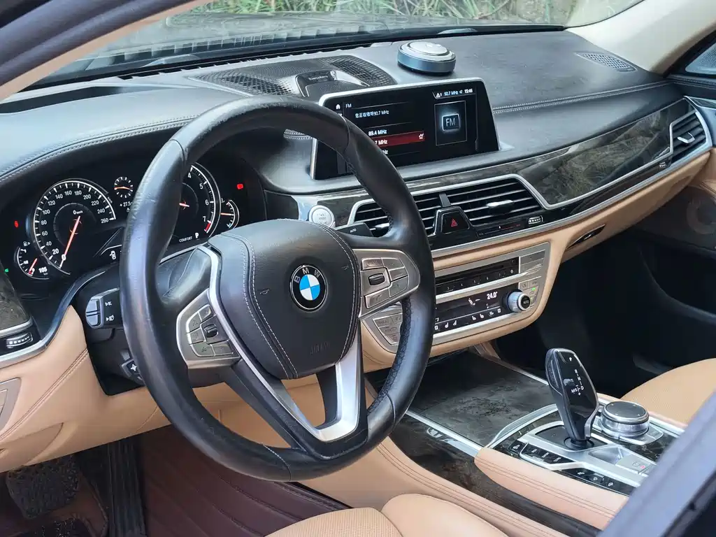 BMW 7 Series — фото 10
