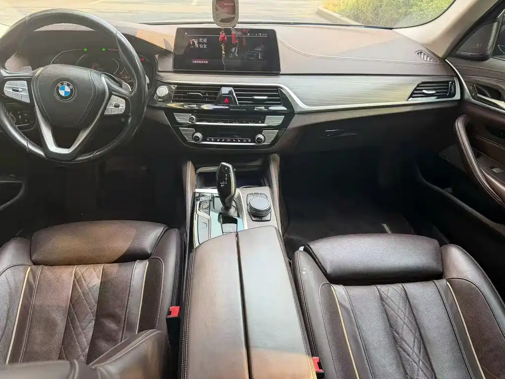 BMW 5 Series — фото 9