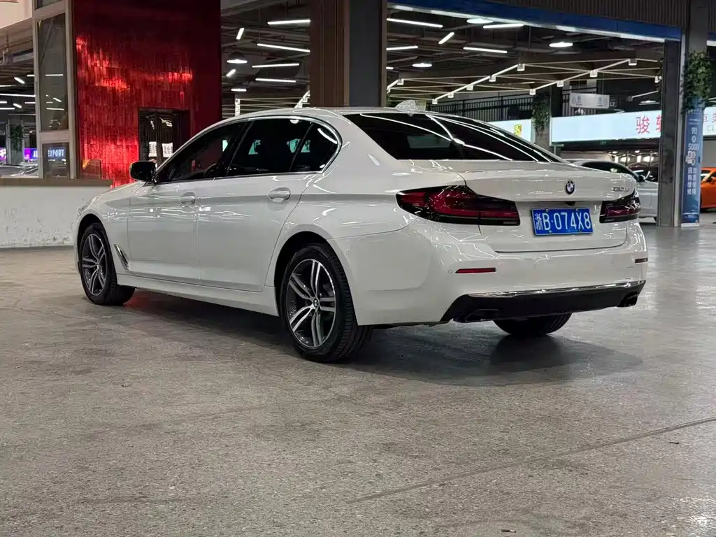 BMW 5 Series — фото 10