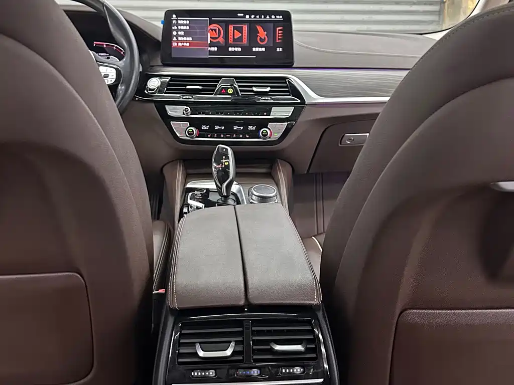 BMW 5 Series — фото 15