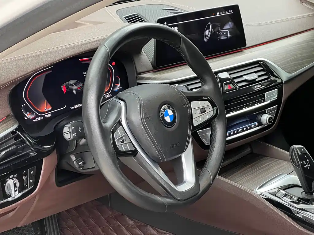 BMW 5 Series — фото 4