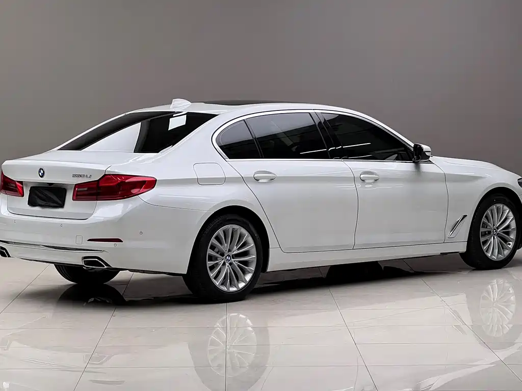 BMW 5 Series — фото 9