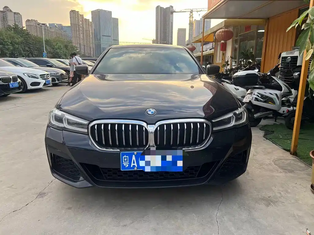 BMW 5 Series — фото 1