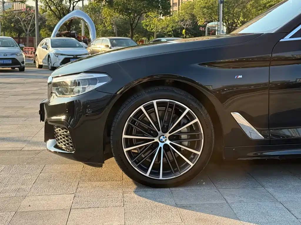 BMW 5 Series — фото 10