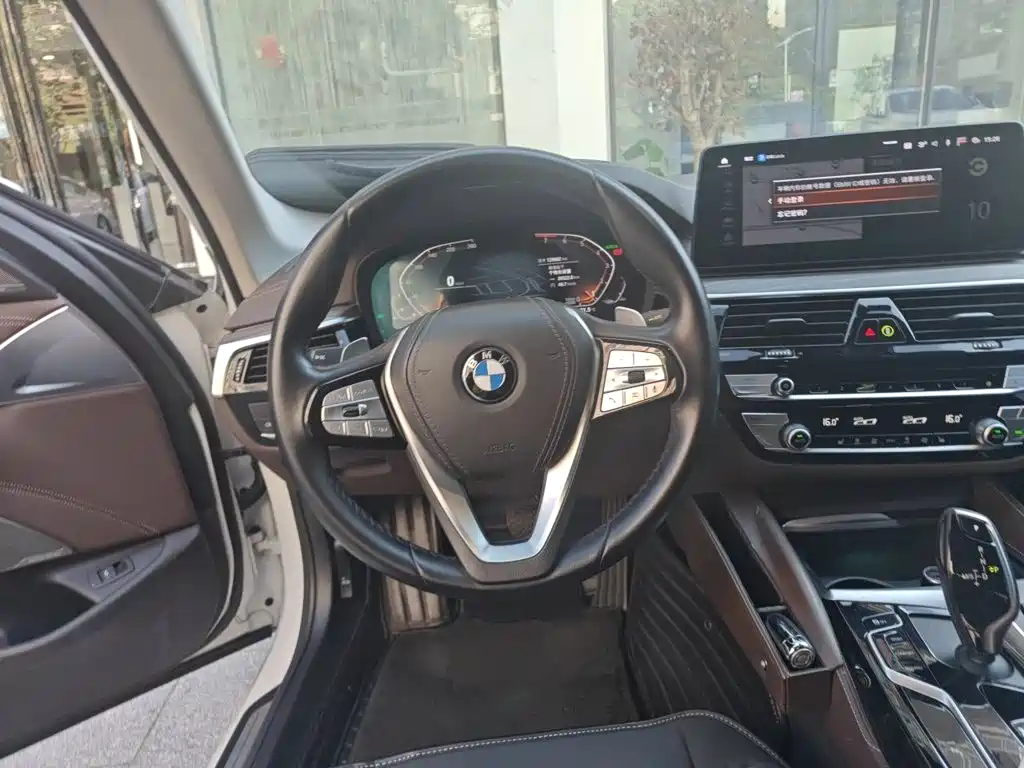 BMW 5 Series — фото 11
