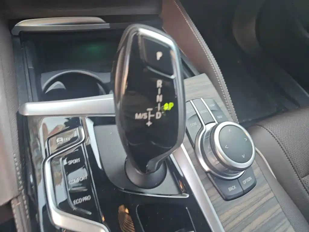BMW 5 Series — фото 15