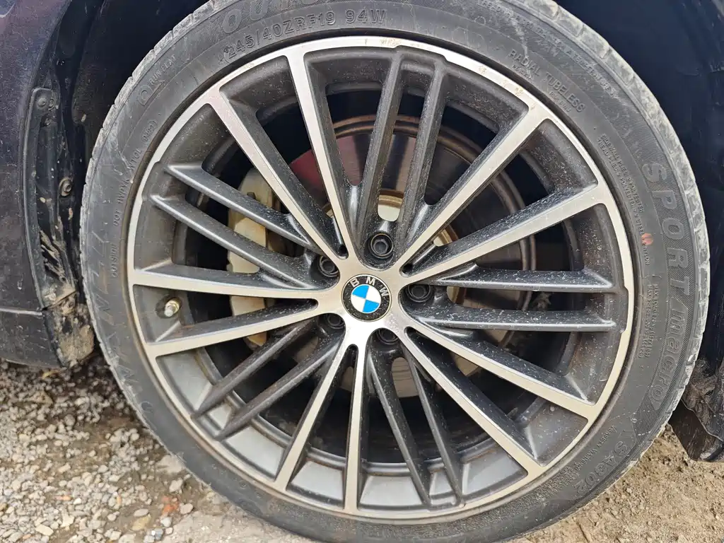 BMW 5 Series — фото 11