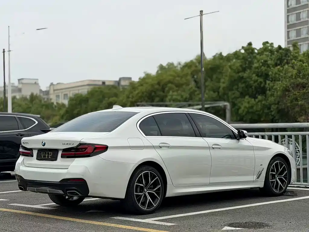 BMW 5 Series — фото 5
