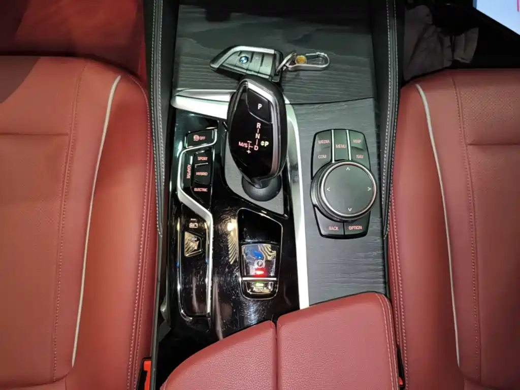 BMW 5 Series New Energy — фото 14