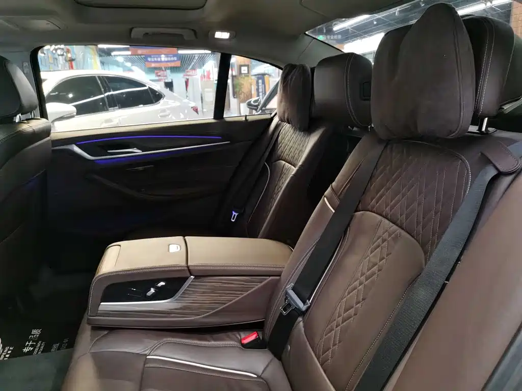 BMW 5 Series — фото 13