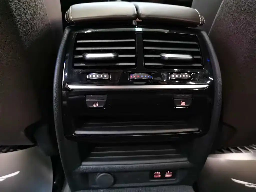 BMW 5 Series — фото 14