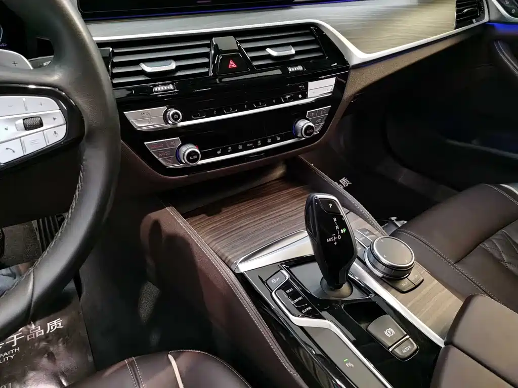 BMW 5 Series — фото 10