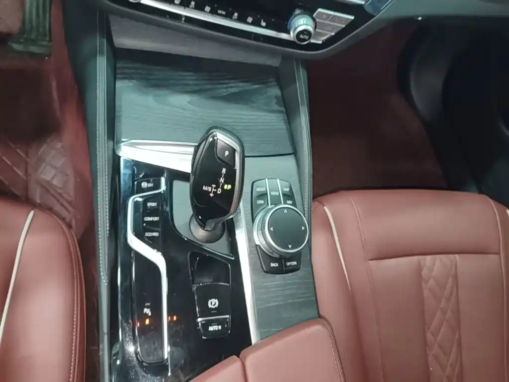 BMW 5 Series — фото 13