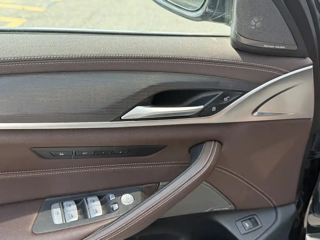 BMW 5 Series — фото 11