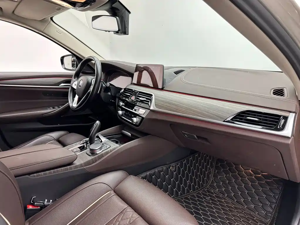 BMW 5 Series — фото 11