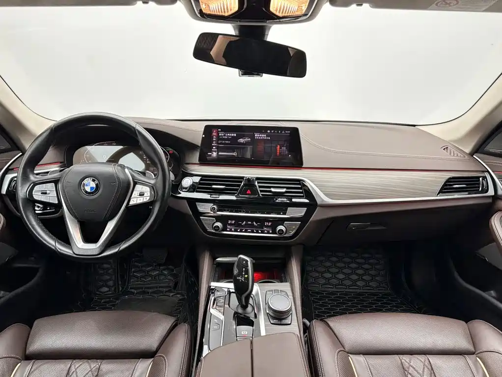 BMW 5 Series — фото 10