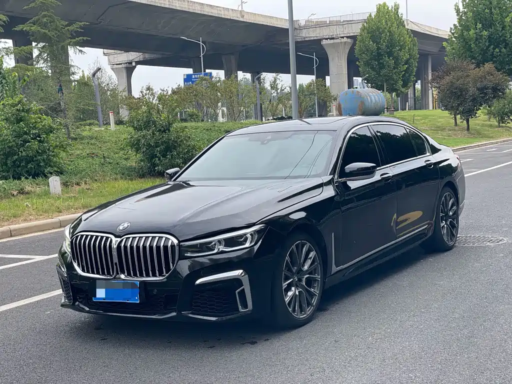 BMW 7 Series — фото 1