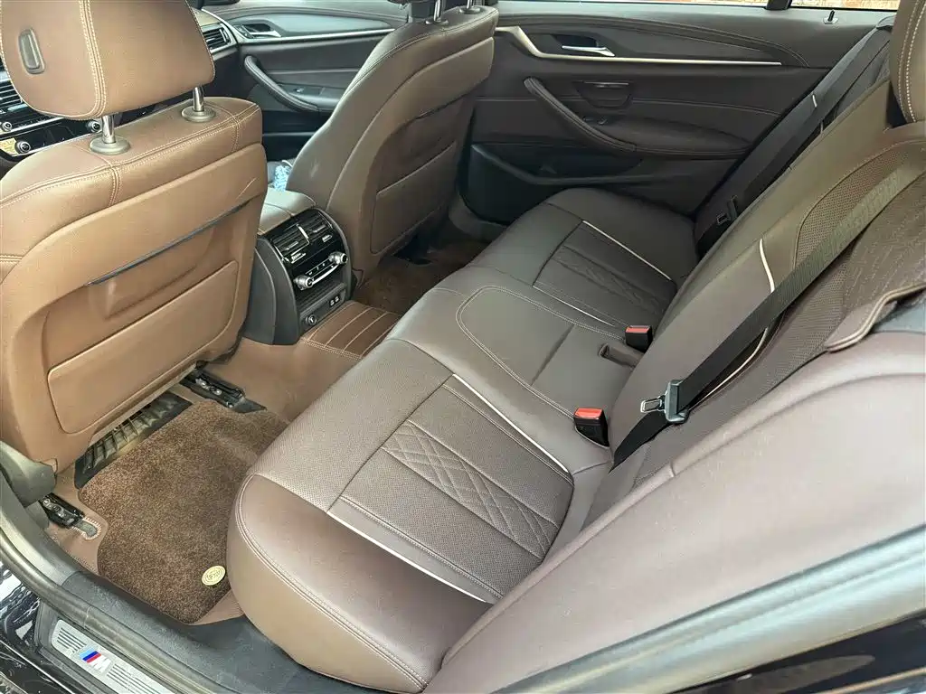 BMW 5 Series — фото 14