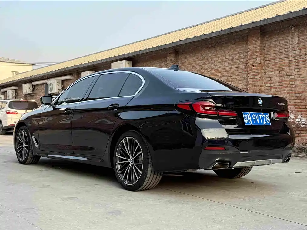 BMW 5 Series — фото 18