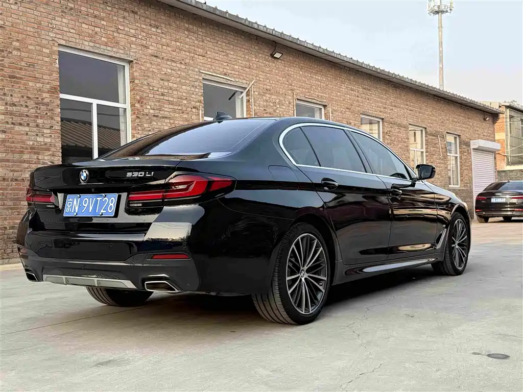 BMW 5 Series — фото 19