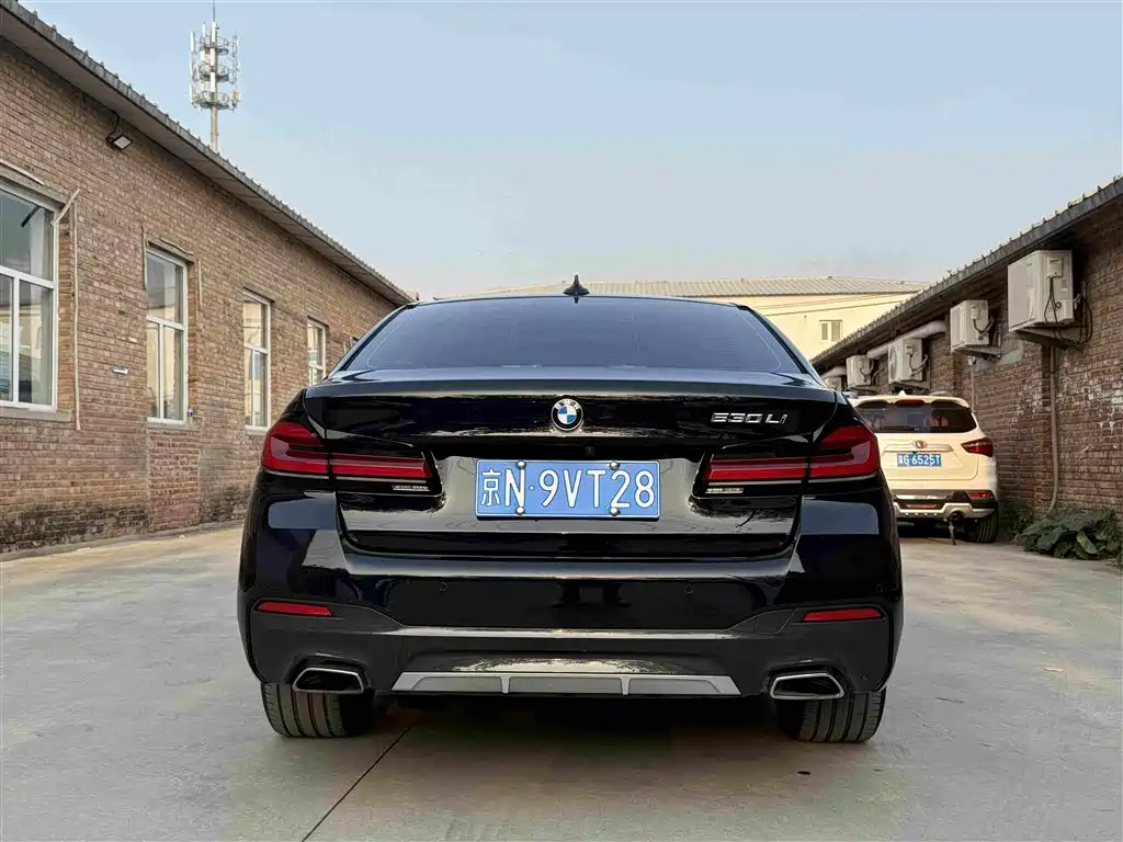 BMW 5 Series — фото 20