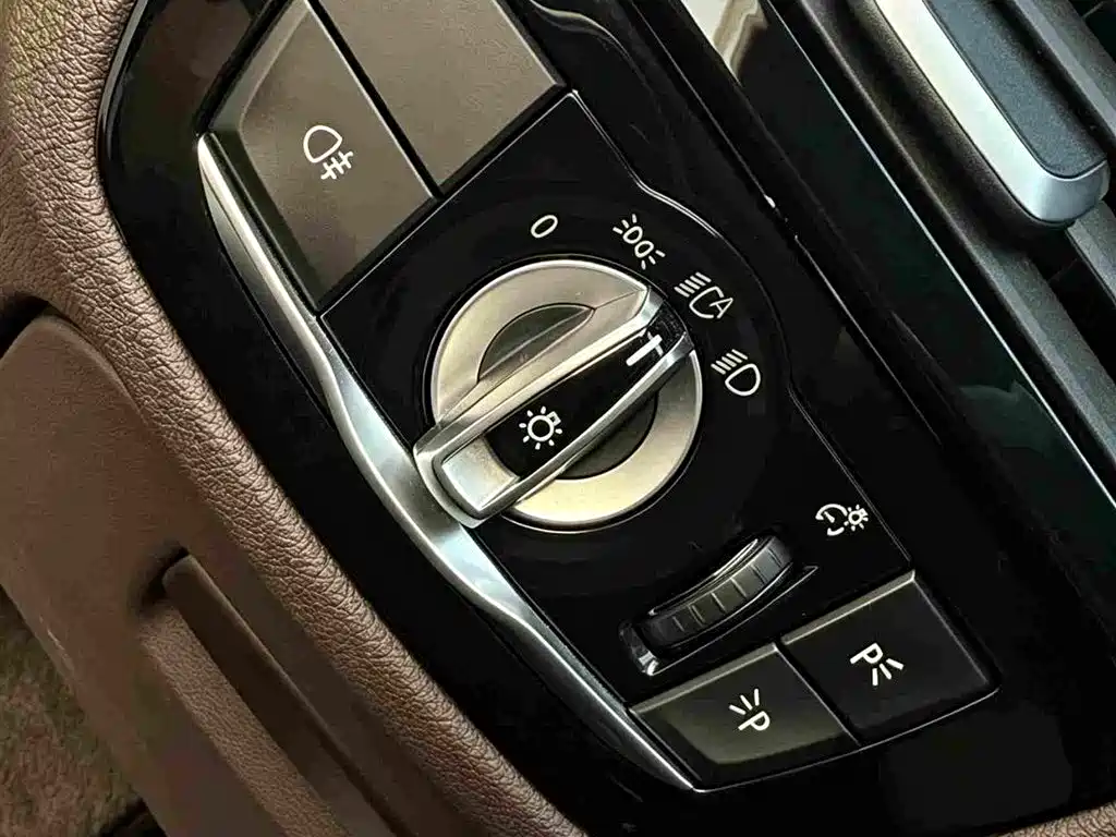 BMW 5 Series — фото 9