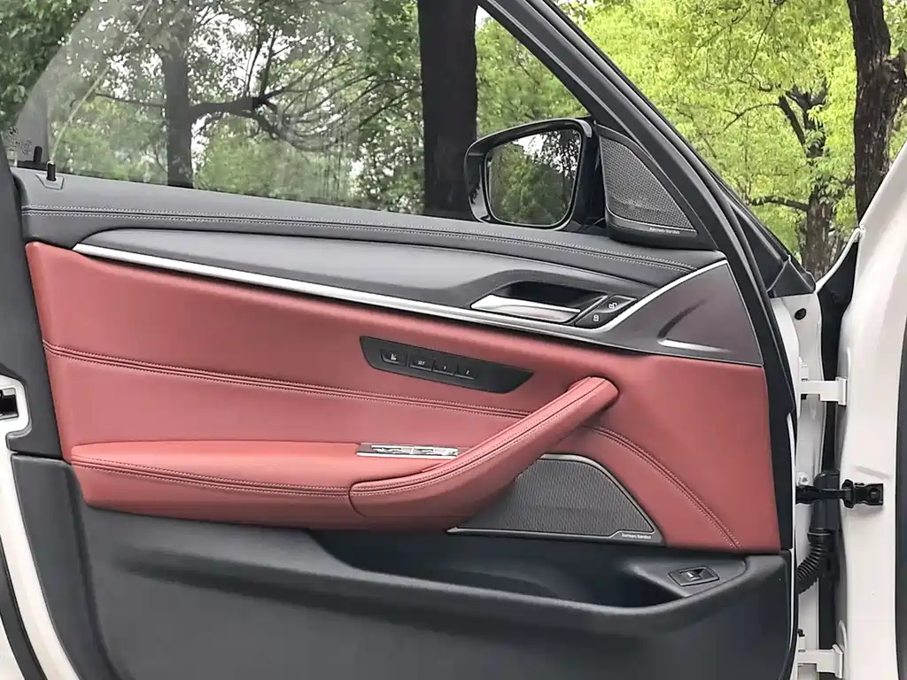 BMW 5 Series — фото 11