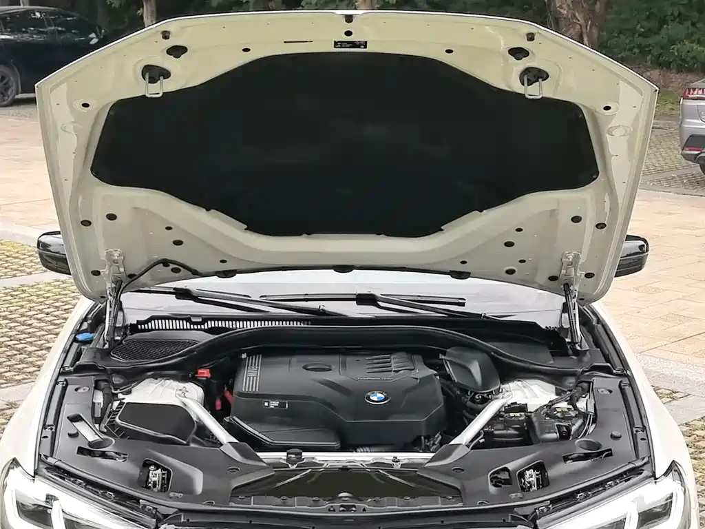 BMW 5 Series — фото 14