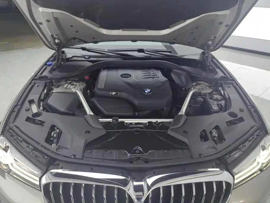 BMW 5 Series — фото 10