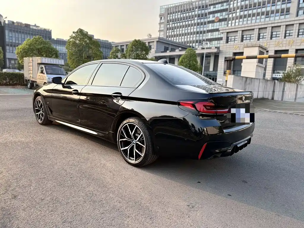 BMW 5 Series — фото 4