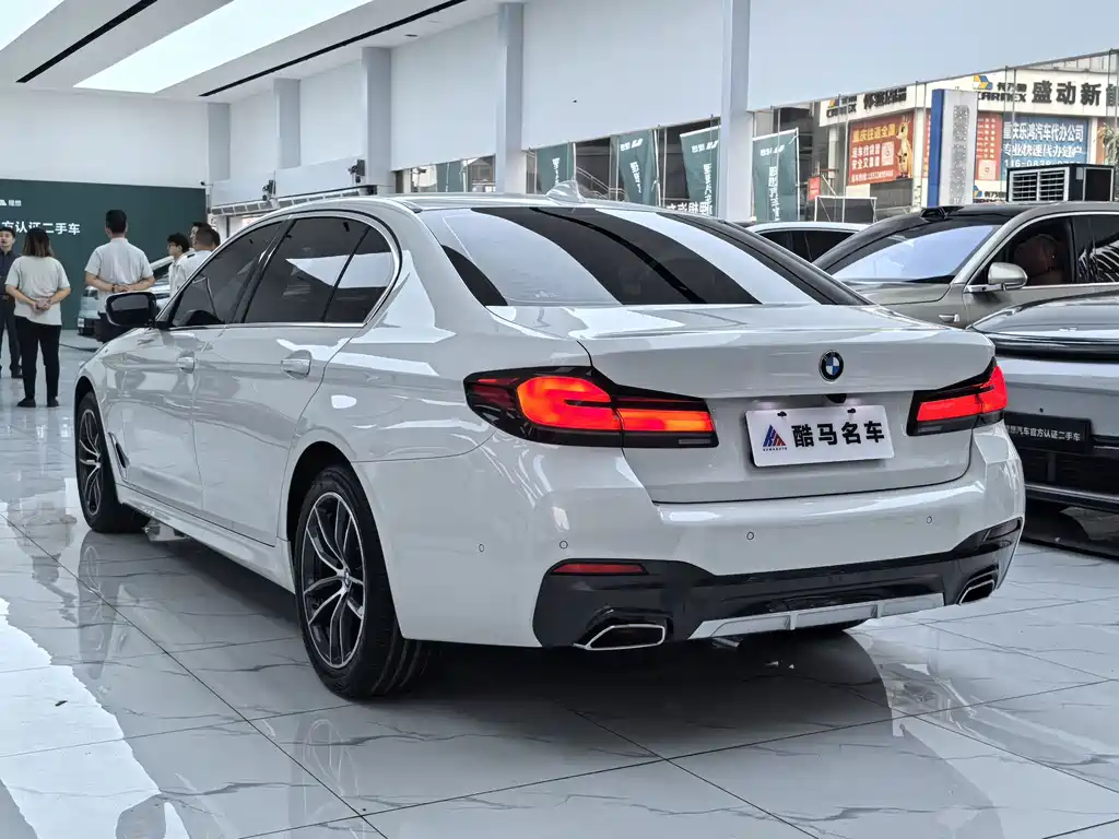 BMW 5 Series — фото 13