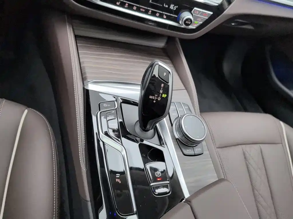 BMW 5 Series — фото 13