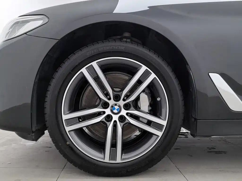 BMW 5 Series — фото 17
